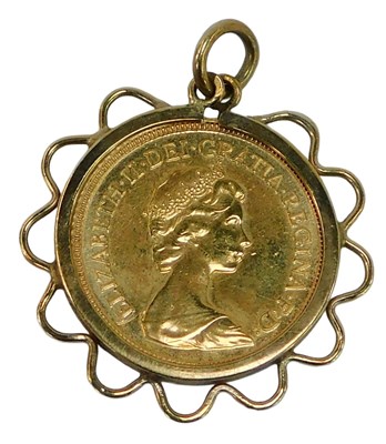 Lot 4 - An Elizabeth II gold half sovereign, dated...