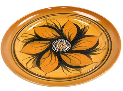 Lot 38 - A late 20thC Alvingham pottery charger,...