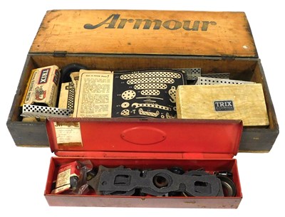 Lot 96 - A group of vintage Trix model construction...
