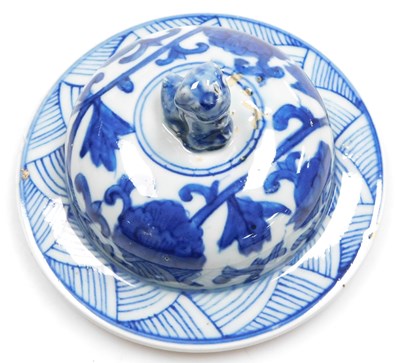 Lot 84 - A Qing dynasty 19thC blue and white porcelain...