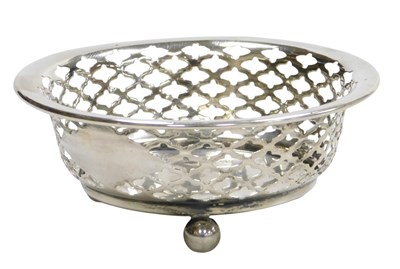 Lot 127 - A George V circular silver sweetmeat dish,...