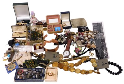 Lot 220 - Costume jewellery, including brooches,...