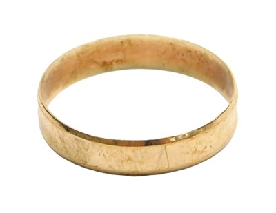 Lot 218 - A 9ct gold wedding band, with a milled edge,...