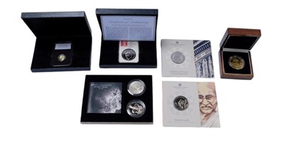 Lot 213 - A group of commemorative coinage, to include...