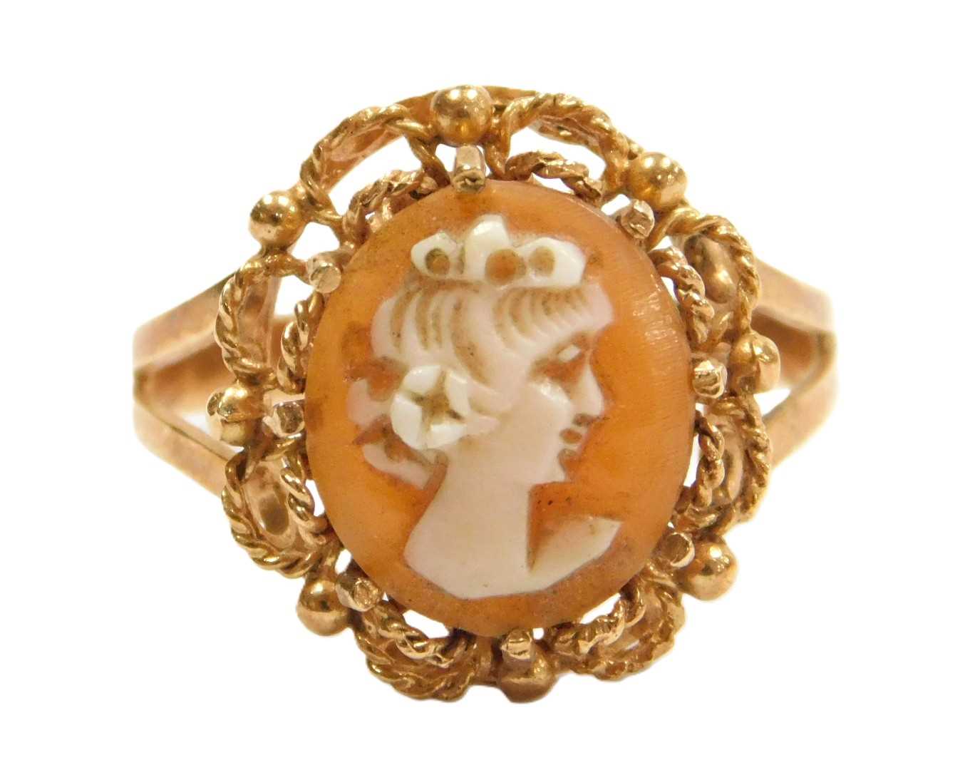 Lot 228 - A shell cameo ring, bust portrait of a lady,