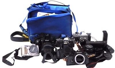 Lot 362 - A group of cameras and accessories, to include...
