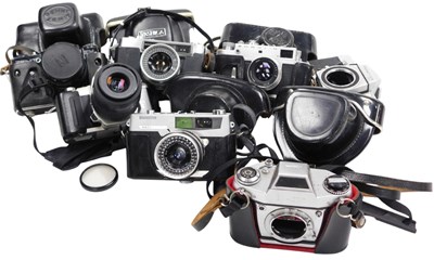 Lot 373 - A collection of film cameras, to include a...