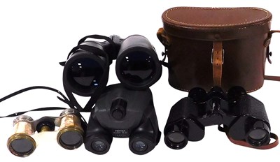 Lot 429 - A Pentax 8x magnification pair of field...