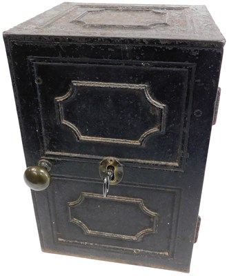 Lot 552 - An 18th/19thC steel safe, with key, 46cm high,...
