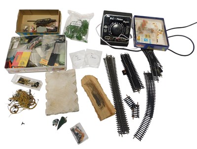 Lot 281 - OO gauge/HO gauge track, points and other...