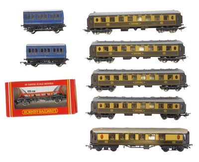 Lot 290 - OO gauge rolling stock, including Pullman...