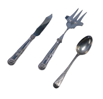 Lot 262 - A Victorian silver Old English pattern...