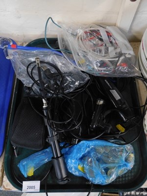 Lot 2005 - Electronics, including a Babyliss shaver, a...