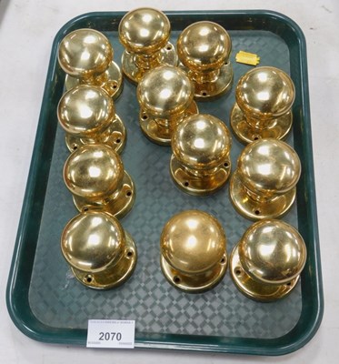 Lot 2070 - Twelve brass coloured door knobs. (1 tray)