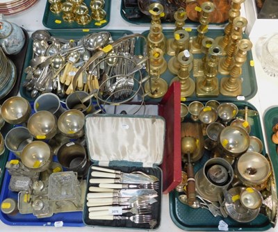 Lot 2078 - Metalware, including brass candlesticks,...