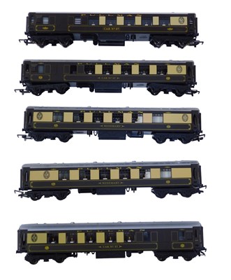 Lot 463 - Hornby OO gauge Pullman coaches, including car...