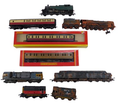 Lot 477 - Hornby, Triang and other OO gauge rolling...