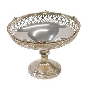 Lot 85 - A George V silver pedestal bowl, with six...