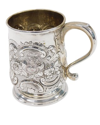 Lot 90 - A Georgian silver tankard, with embossed...