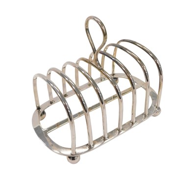 Lot 102 - A George V silver six division toast rack, on...