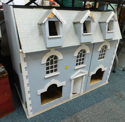 Lot 2172 - A dolls house.