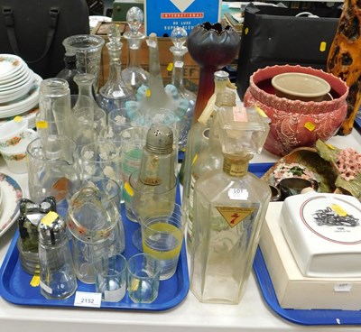 Lot 2152 - Glassware, including decorative vases,...