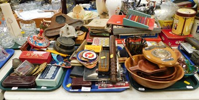 Lot 2155 - Sundry items, including jigsaws, an abacus,...