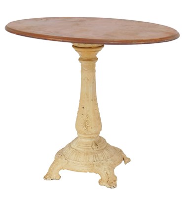 Lot 554 - An early 20thC occasional table, the oak oval...