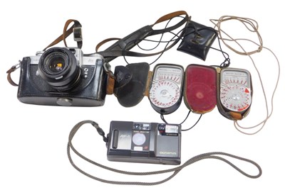 Lot 587 - A Leitz Leica Flex camera, together with a...