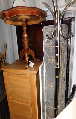 Lot 1085 - A group of furniture, to include a...