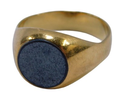 Lot 567 - A signet ring, set with a green bloodstone in...