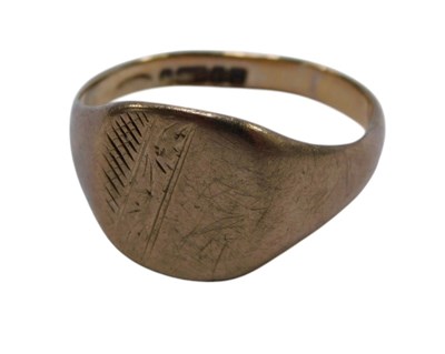 Lot 388 - A 9ct gold signet ring, with oval partial...