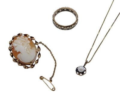 Lot 394 - A group of mixed jewellery, comprising an...