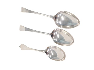Lot 187 - Three Victorian and later silver serving...