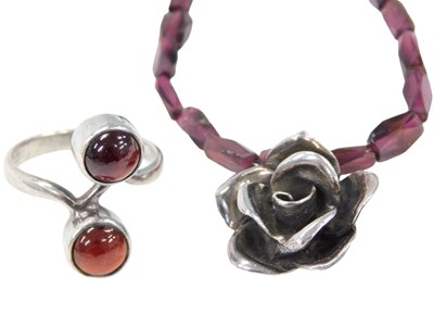 Lot 471 - Garnet jewellery, comprising a rough cut...