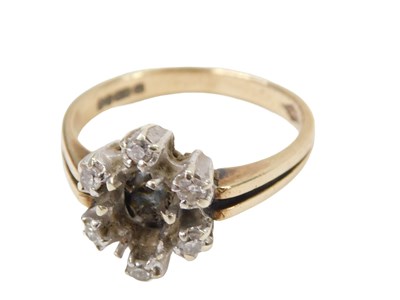 Lot 255 - A 9ct gold cluster ring, with missing central...