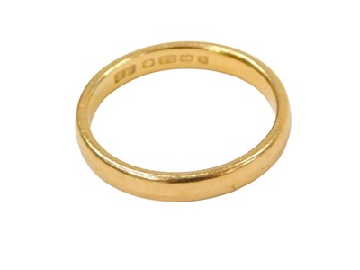 Lot 231 - A 22ct gold wedding band, of plain design, 3mm...