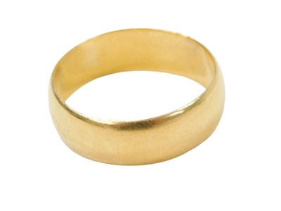 Lot 233 - A George V 22ct gold wedding band, of plain...