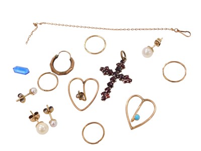 Lot 427 - A group of assorted jewellery, comprising two...