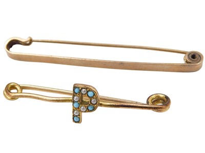 Lot 432 - Two bar brooches, comprising a 9ct gold plain...