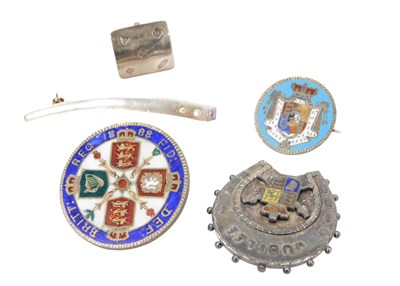 Lot 433 - A small group of jewellery, comprising a...