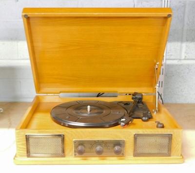 Lot 2003 - A Steepleton Norwich retro style record player,...
