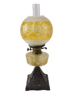 Lot 317 - A 20thC cast oil lamp, with a mustard glass...