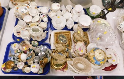 Lot 2054 - Ceramics and glassware, to include figurine of...