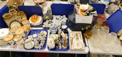 Lot 2070 - Housewares, ceramics, glassware, etc., to...