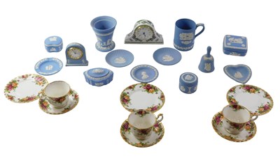 Lot 386 - Late 20thC ceramics, comprising Wedgwood blue...