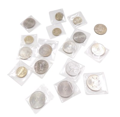 Lot 605 - A group of five pound and two pound coins.