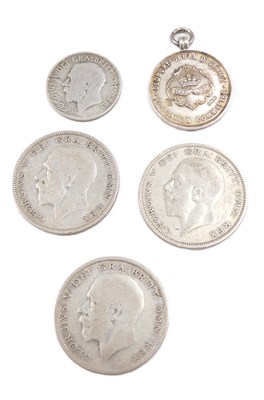 Lot 618 - A group of coinage, comprising three George V...