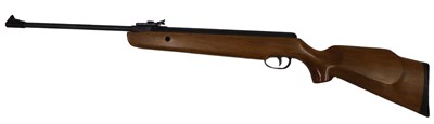 Lot 622 - An SMK .22 calibre air rifle, model SMK19,...