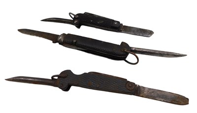Lot 635 - Three 20thC penknives, each with ribbed handle,...